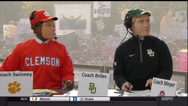 Illustration for article titled Hinkie Traded This Sign For Draft Picks: Your Philadelphia College GameDay Sign Roundup